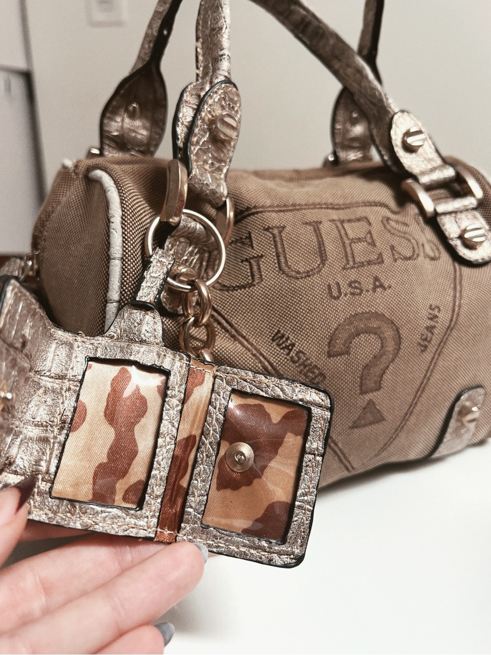 2002 RARE Vintage GUESS | Mini Duffle Handbag - Picture 5 of 9